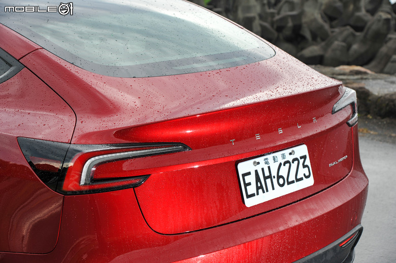 Tesla Model 3 煥新版試駕|雖然介面更簡化但仍是高性價比的一時之選!