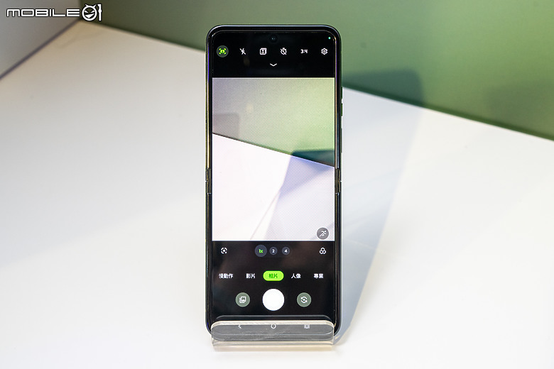 motorola razr 50系列 7/1開賣 有防水與大螢幕的新摺疊!
