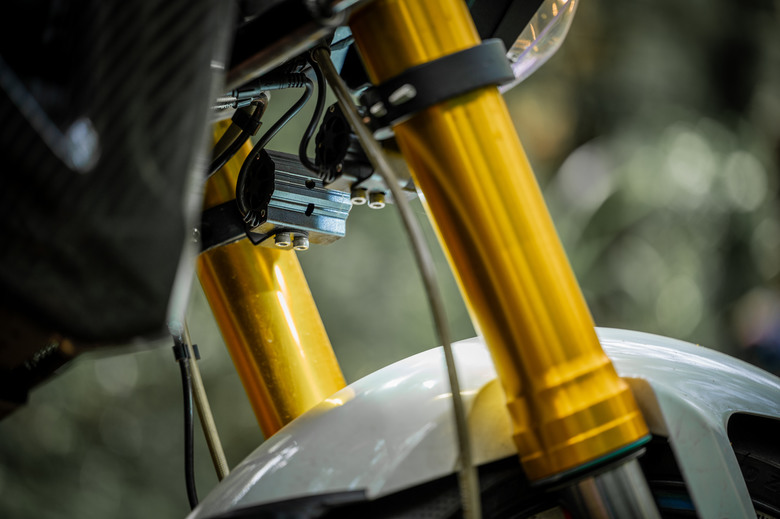【開箱】卡西提遠近切換霧燈xBMW F800R