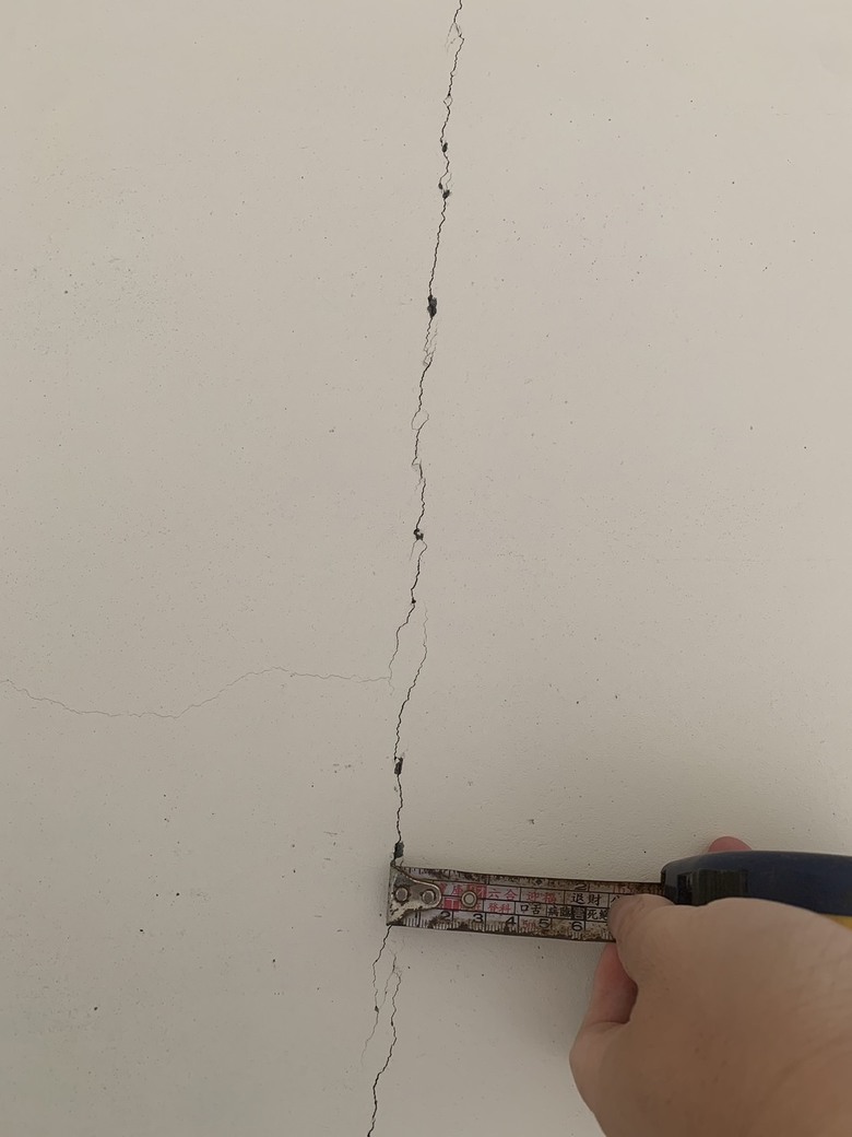 透天驗屋前發現牆面有問題跟滲水