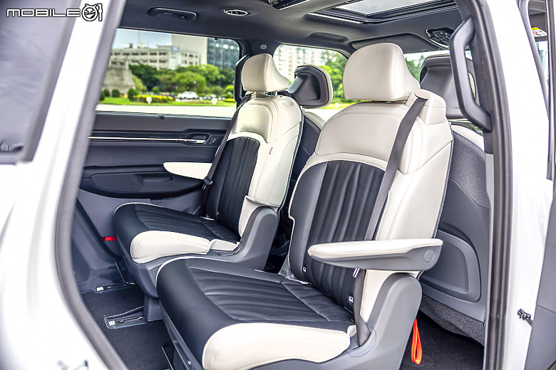 【採訪】Kia EV9 雙車型 279.9、299.9 萬元正式上市,GT-line 較預售新增「熱泵系統」及「 進階型遙控智慧停車」等配備!