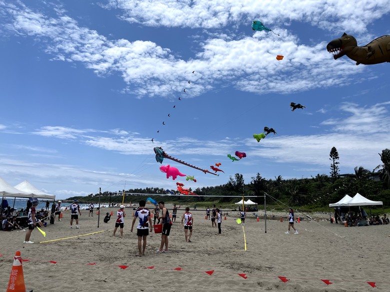 RF200-800鏡頭下的衝浪、SUP競速、沙灘排球拍攝實測