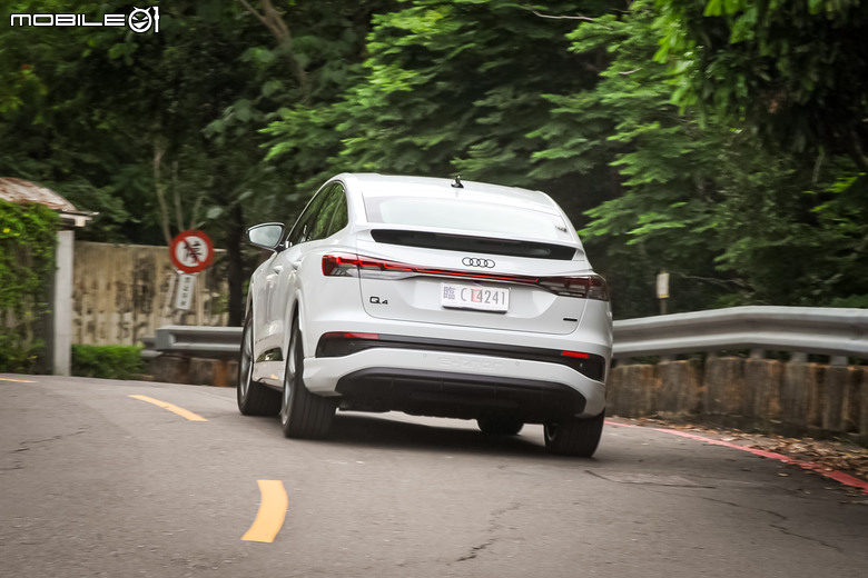 Audi Q4 Sportback e-tron 55 quattro S line 試駕｜又帥又能顧家、表現均衡的電動跑旅車！