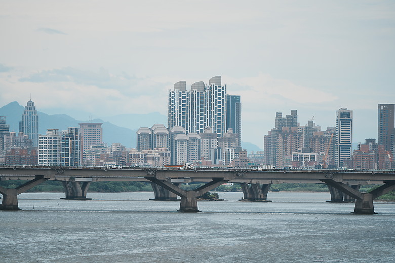 Tamron 50-300mm f/4.5-6.3 Di III VC VXD（A069）評測報告｜戶外取景更便利、近攝能力同步升級！
