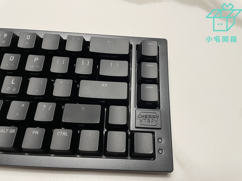 【小宅開箱】德國原廠Cherry XTRFY K5V2 65_機械鍵盤開箱，新軸體的魅力無法擋！