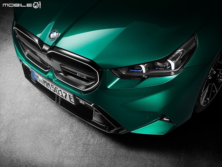 【海外新訊】BMW 全新 M5 亮相,車系首度配備 M Hybrid 系統可爆發 727 hp 馬力!