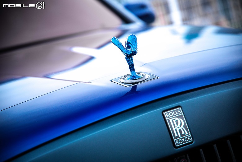 Rolls-Royce Black Badge Cullinan Blue Shadow試駕|極致工藝無與倫比,彰顯全台唯一的霸氣!