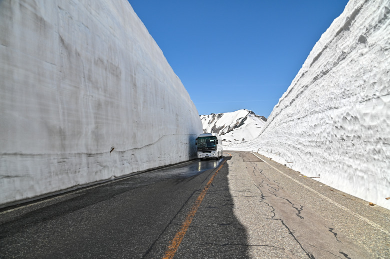 白雪皚皚的立山黑部與鬱鬱葱葱的上高地散步之旅-上