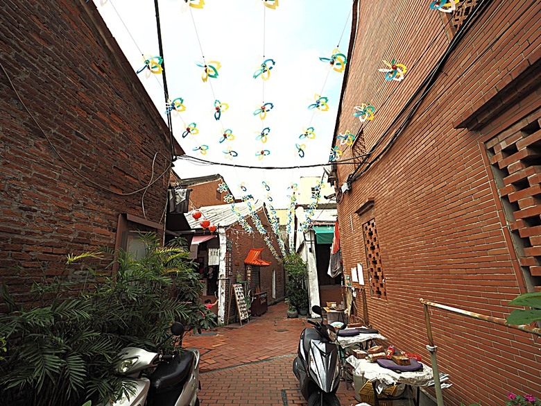 鹿港老街(隘門、友鹿軒、意和行、半邊井)、天后宮、新祖宮(勅建天后宮)、城隍廟、永安宮、三山國王廟、南靖宮，還有兌換贈品的彰化縣旅遊服務中心 — 「2024鹿港慶端陽」活動之四 — 鹿港老街與市街北段廟宇群