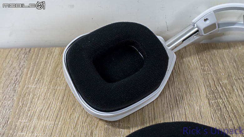 點我看大圖 【開箱】一鍵輕鬆切換遊戲平台 | Logitech G ASTRO A50X WIRELESS