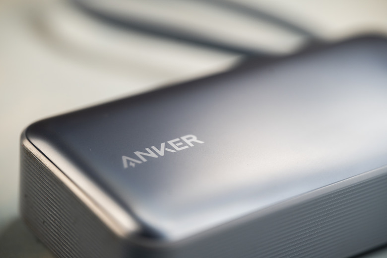 點我看大圖 Anker A1259 533 Nano 10000mah 自帶線行動電源 ▏超有質感的行動電源