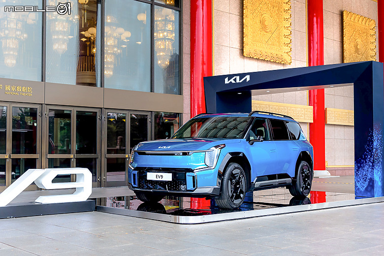 【採訪】Kia EV9 雙車型 279.9、299.9 萬元正式上市,GT-line 較預售新增「熱泵系統」及「 進階型遙控智慧停車」等配備!