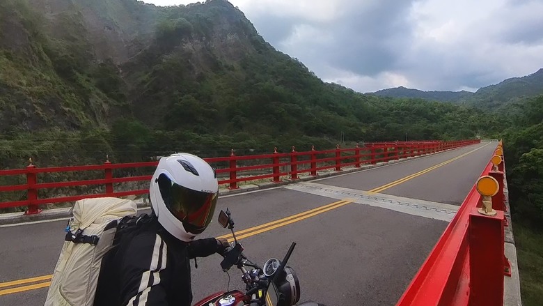 單人機車露營 🏍夏季輕量化露營 一個背包那瑪夏山上半野營