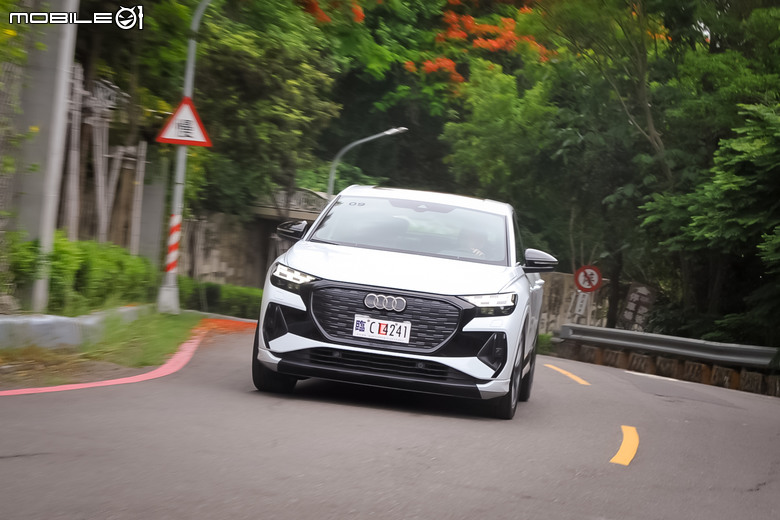 Audi Q4 Sportback e-tron 55 quattro S line 試駕｜又帥又能顧家、表現均衡的電動跑旅車！