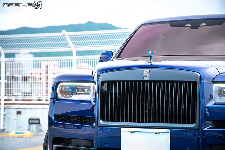 Rolls-Royce Black Badge Cullinan Blue Shadow試駕|極致工藝無與倫比,彰顯全台唯一的霸氣!
