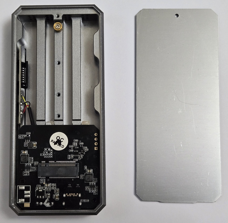 【開箱簡測】Blueendless 藍碩 M280U4 PLUS USB4 (ASM2464PD) M.2/NVMe SSD 外接盒效能簡測 (圖多)
