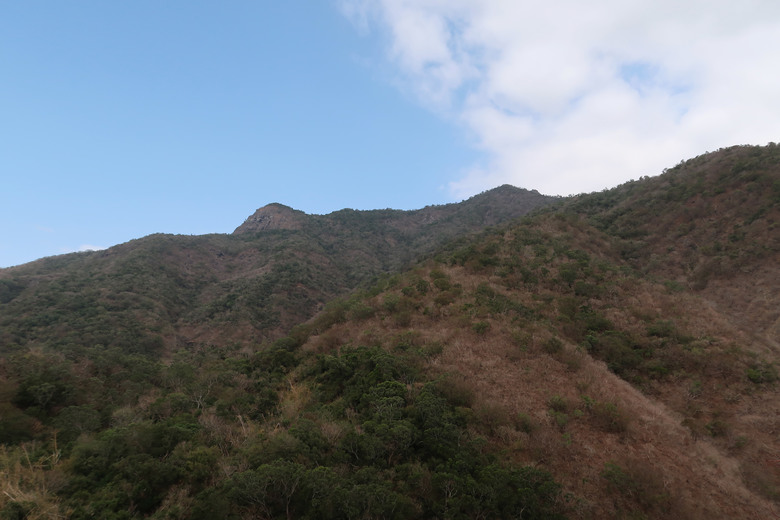 點我看大圖 【巴層巴墨山】遺世獨立卻讓人驚艷的西瓜河秘境 | 山頂無敵視野環繞