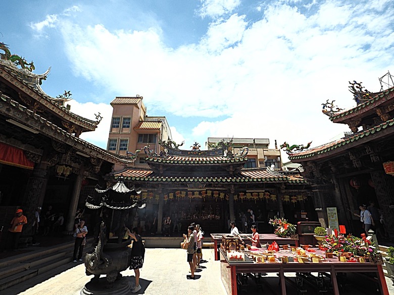 鹿港老街(隘門、友鹿軒、意和行、半邊井)、天后宮、新祖宮(勅建天后宮)、城隍廟、永安宮、三山國王廟、南靖宮，還有兌換贈品的彰化縣旅遊服務中心 — 「2024鹿港慶端陽」活動之四 — 鹿港老街與市街北段廟宇群
