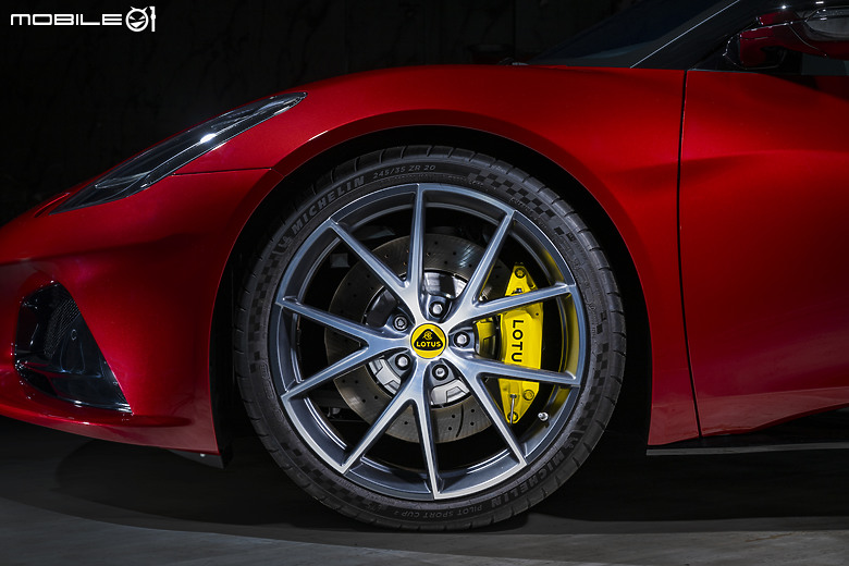 【國內新訊】最強四缸上陣、定價525萬元起，Lotus Emira First Editon抵台發表！