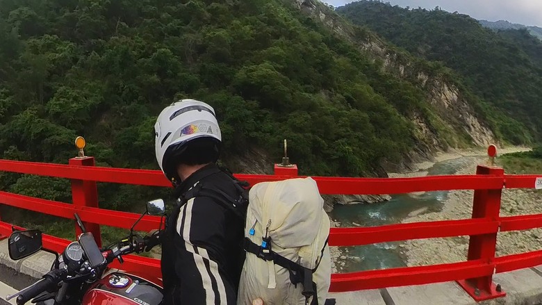 單人機車露營 🏍夏季輕量化露營 一個背包那瑪夏山上半野營