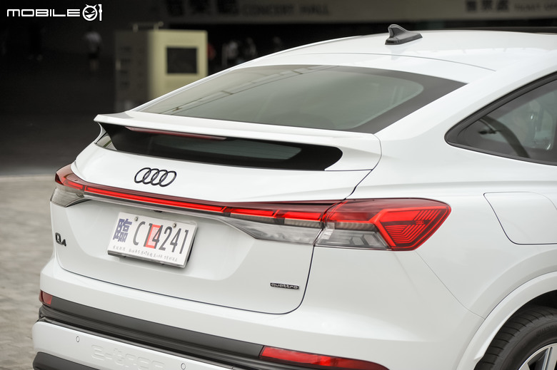 Audi Q4 Sportback e-tron 55 quattro S line 試駕｜又帥又能顧家、表現均衡的電動跑旅車！