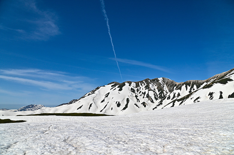 白雪皚皚的立山黑部與鬱鬱葱葱的上高地散步之旅-上