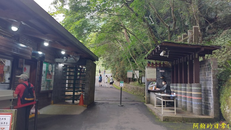 [踢不爛大地遊戲] 輕鬆健行、觀瀑心靜，享受芬多精與負離子 滿月圓國家森林遊樂區步道群