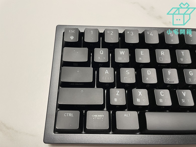 【小宅開箱】德國原廠Cherry XTRFY K5V2 65_機械鍵盤開箱，新軸體的魅力無法擋！