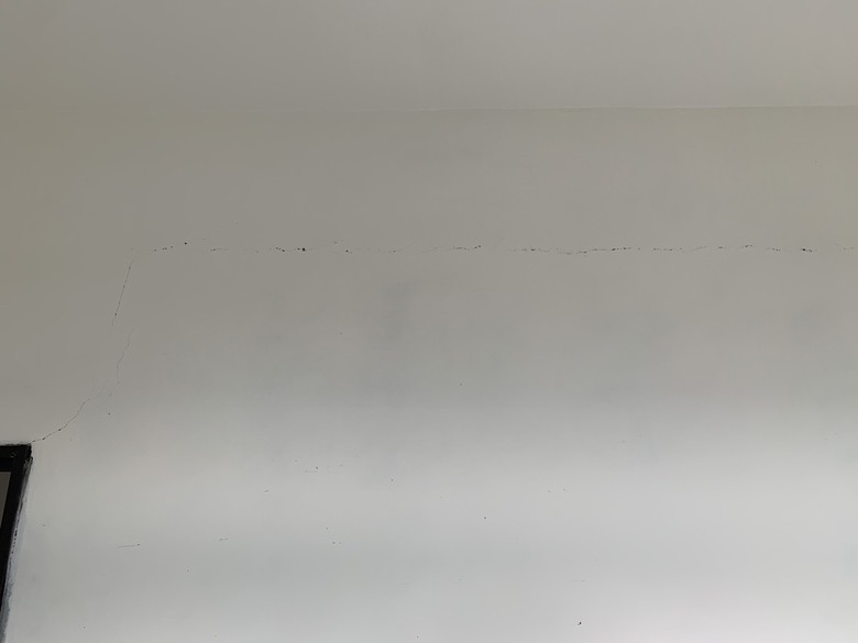 透天驗屋前發現牆面有問題跟滲水