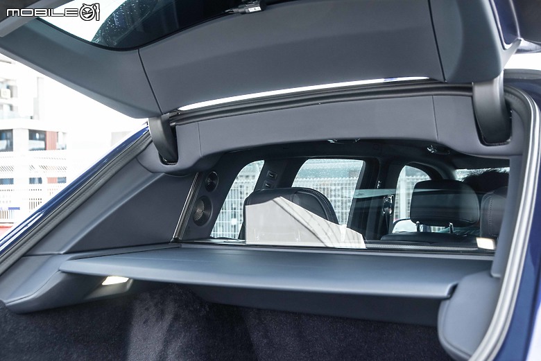 Rolls-Royce Black Badge Cullinan Blue Shadow試駕|極致工藝無與倫比,彰顯全台唯一的霸氣!