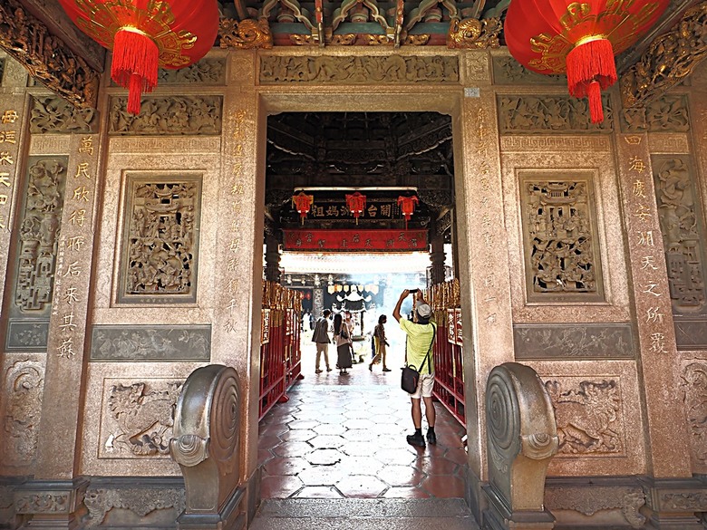 鹿港老街(隘門、友鹿軒、意和行、半邊井)、天后宮、新祖宮(勅建天后宮)、城隍廟、永安宮、三山國王廟、南靖宮，還有兌換贈品的彰化縣旅遊服務中心 — 「2024鹿港慶端陽」活動之四 — 鹿港老街與市街北段廟宇群