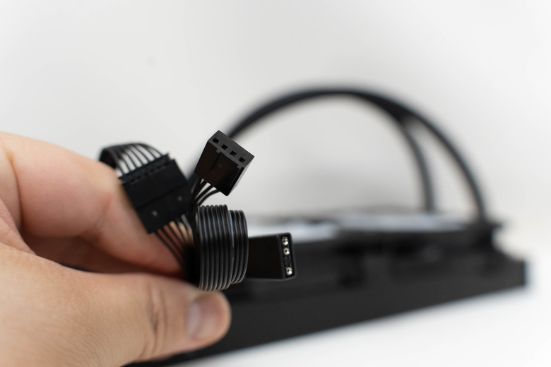 [開箱] 挑戰CP值的極致 君主HyperFlow 360水冷