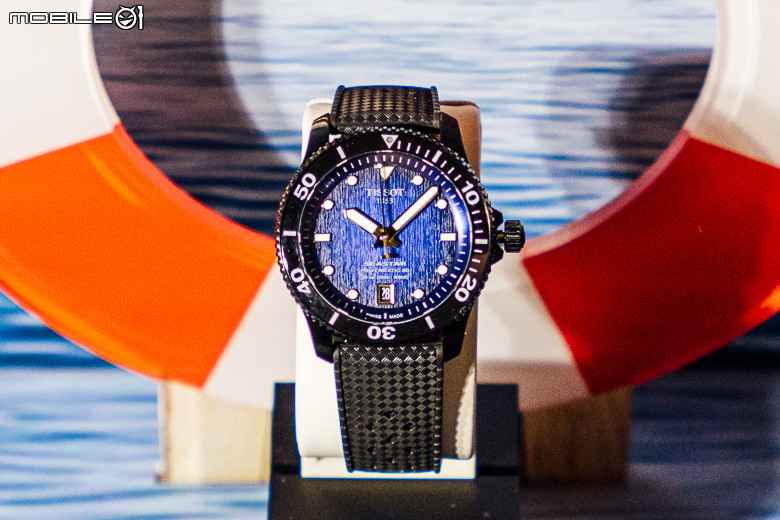 TISSOT 海星系列「40mm自動款腕錶」全黑 PVD 款登場，國民男神「坤達」現場演繹！