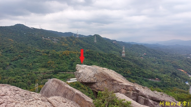 [踢不爛大地遊戲] 走岩壁上山，360度開闊視野，層層山巒、市區景色，盡收眼底 內湖金面山親山步道