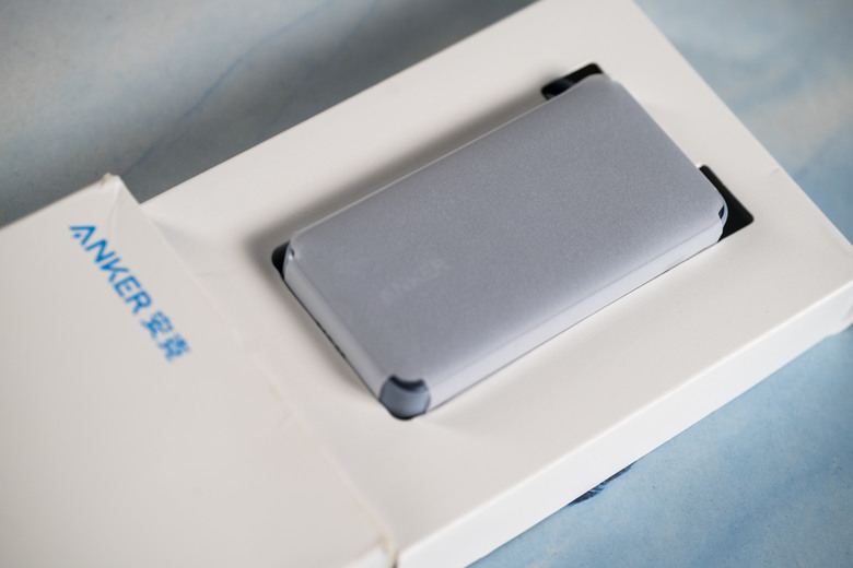 點我看大圖 Anker A1259 533 Nano 10000mah 自帶線行動電源 ▏超有質感的行動電源