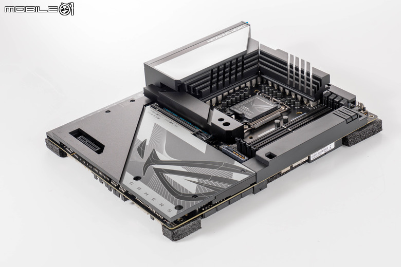 ROG BTF 背插主機板／顯示卡／機殼組合實裝體驗 打造頂級視覺效果的不二之選