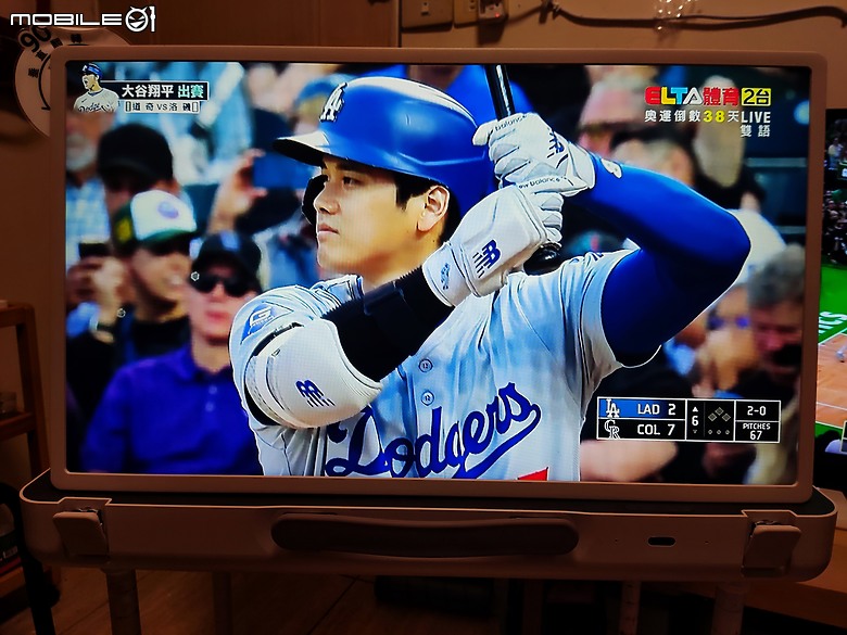 【 體驗分享 】隨時開箱，閨蜜隨行，LG StanbyME GO 響亮劇院提著到處玩！