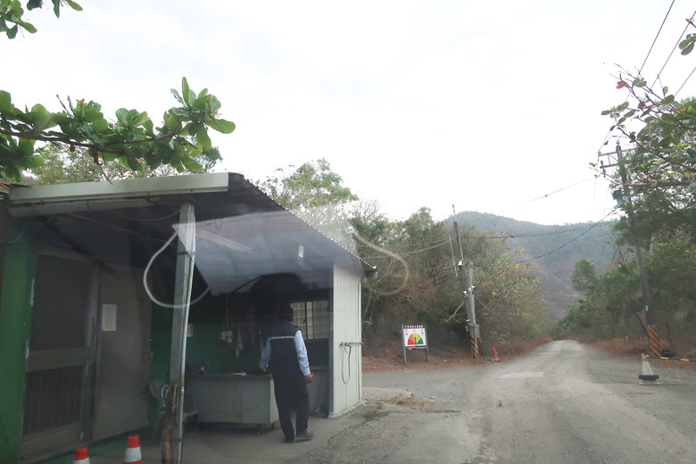 點我看大圖 【巴層巴墨山】遺世獨立卻讓人驚艷的西瓜河秘境 | 山頂無敵視野環繞