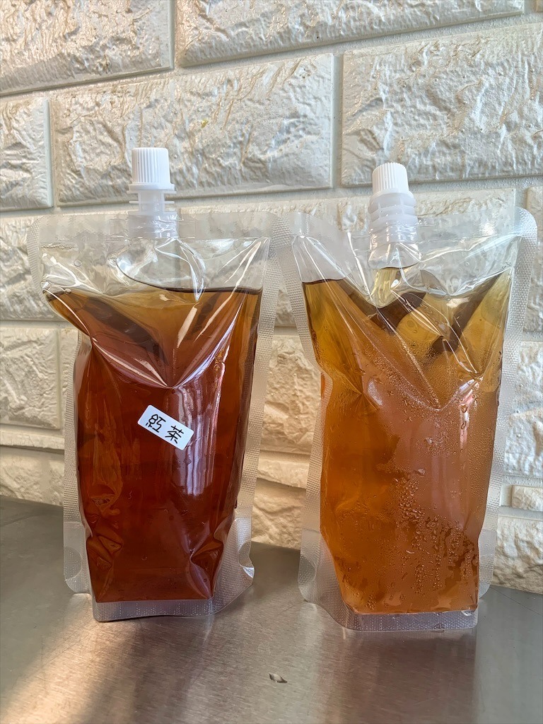 點我看大圖 小攤位大美味,整隻蝦子放進煎餃裡,每一顆都是透亮又飽滿,色香味具全