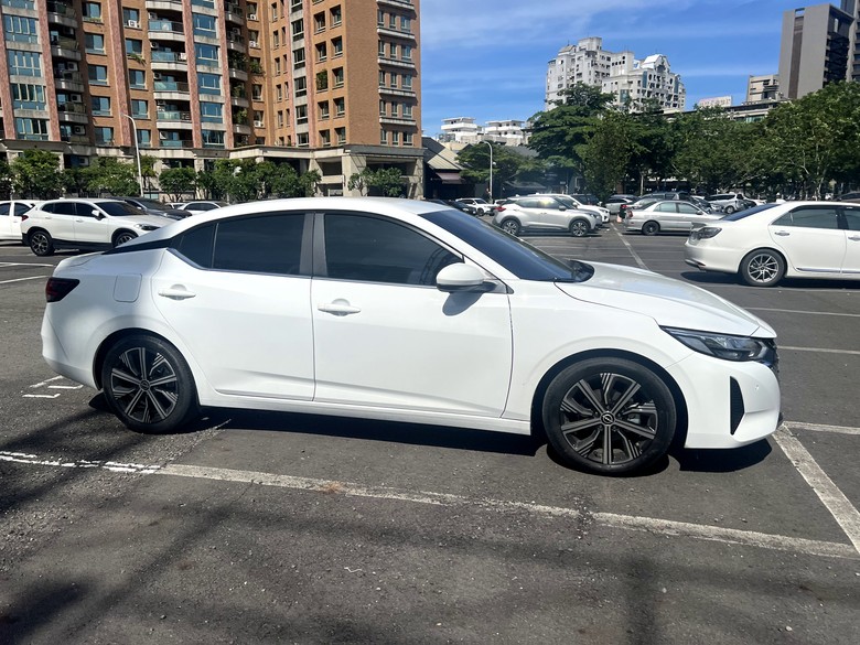 [開箱]NISSAN ALL NEW SENTRA 外觀照