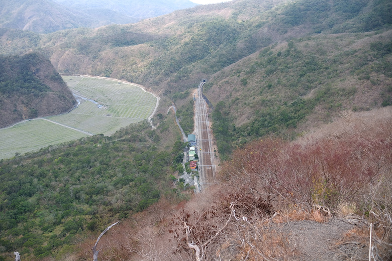 點我看大圖 【巴層巴墨山】遺世獨立卻讓人驚艷的西瓜河秘境 | 山頂無敵視野環繞