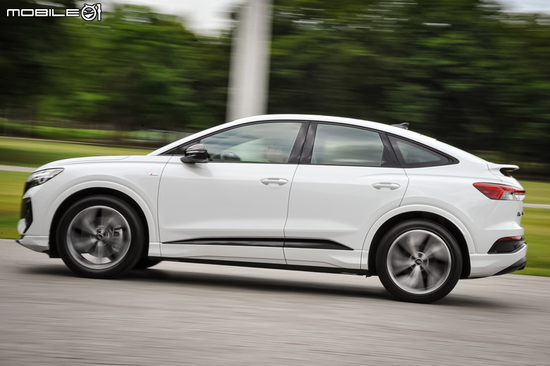 Audi Q4 Sportback e-tron 55 quattro S line 試駕｜又帥又能顧家、表現均衡的電動跑旅車！
