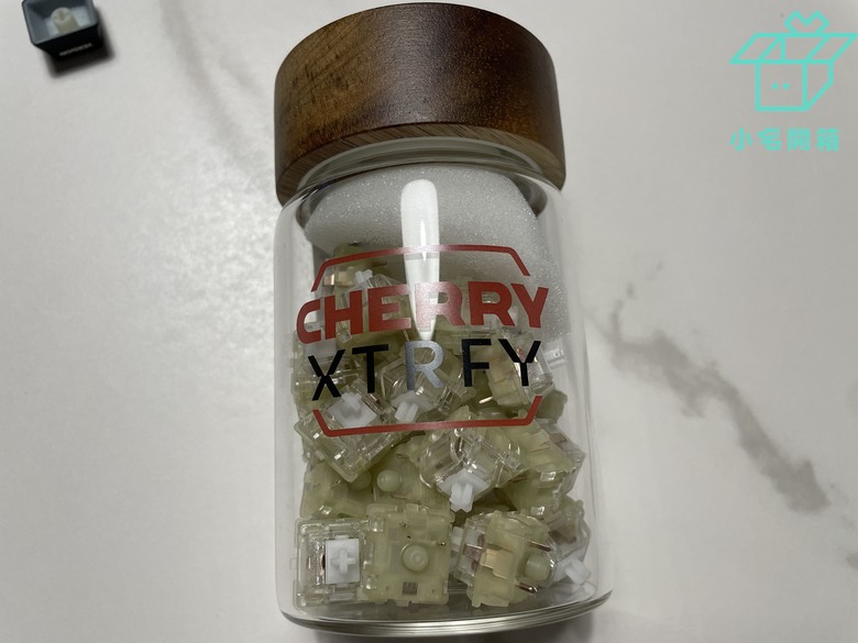 【小宅開箱】德國原廠Cherry XTRFY K5V2 65_機械鍵盤開箱，新軸體的魅力無法擋！