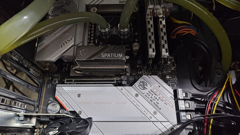 點我看大圖 msi SPATIUM M570 PRO FROZR Gen5也能有涼爽體驗
