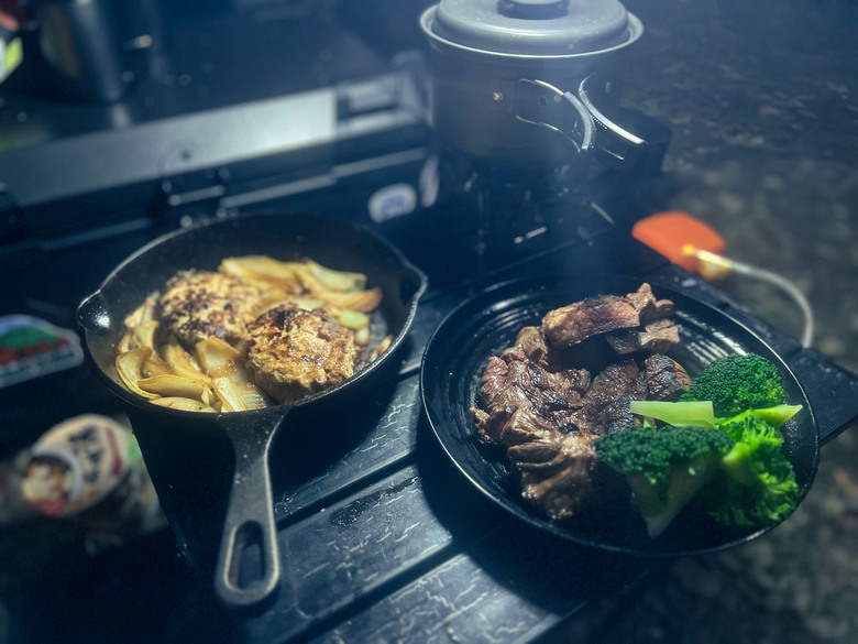 點我看大圖 390 ADV 露營 第四話-「清肺農場的焚火牛排」