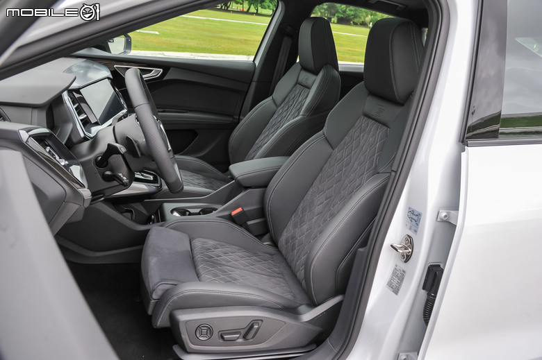Audi Q4 Sportback e-tron 55 quattro S line 試駕｜又帥又能顧家、表現均衡的電動跑旅車！