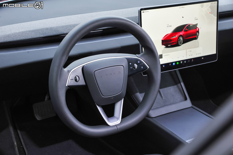 Tesla Model 3 煥新版試駕|雖然介面更簡化但仍是高性價比的一時之選!