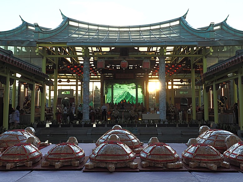 玻璃媽祖廟-台灣護聖宮、臺灣玻璃館、白蘭氏健康博物館、緞帶王觀光工廠、卷木生活館,外掛大埔鐵板燒 — 「2024鹿港慶端陽」活動之三 — 彰濱工業區觀光工廠群