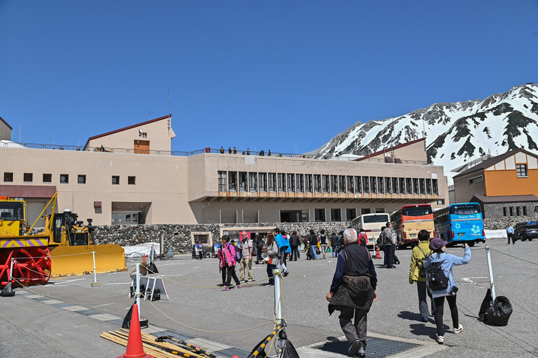 白雪皚皚的立山黑部與鬱鬱葱葱的上高地散步之旅-上