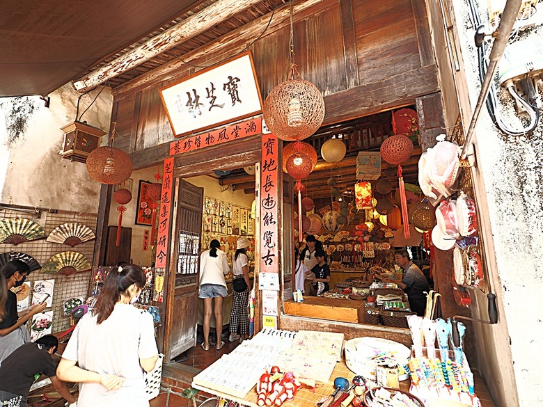 鹿港老街(隘門、友鹿軒、意和行、半邊井)、天后宮、新祖宮(勅建天后宮)、城隍廟、永安宮、三山國王廟、南靖宮，還有兌換贈品的彰化縣旅遊服務中心 — 「2024鹿港慶端陽」活動之四 — 鹿港老街與市街北段廟宇群